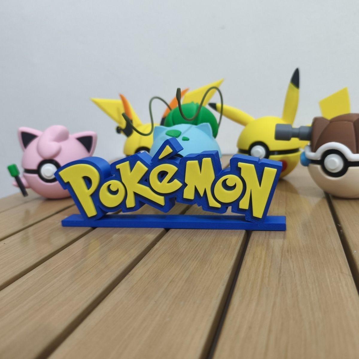 Espositore con logo Pokemon, n - Anime Cosplay Pokemon recensione e prezzo